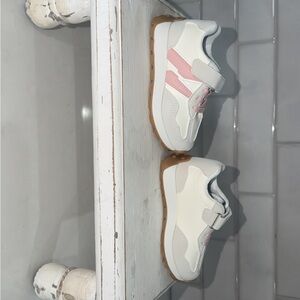 Chic Kids Sneakers in Cream and Pink